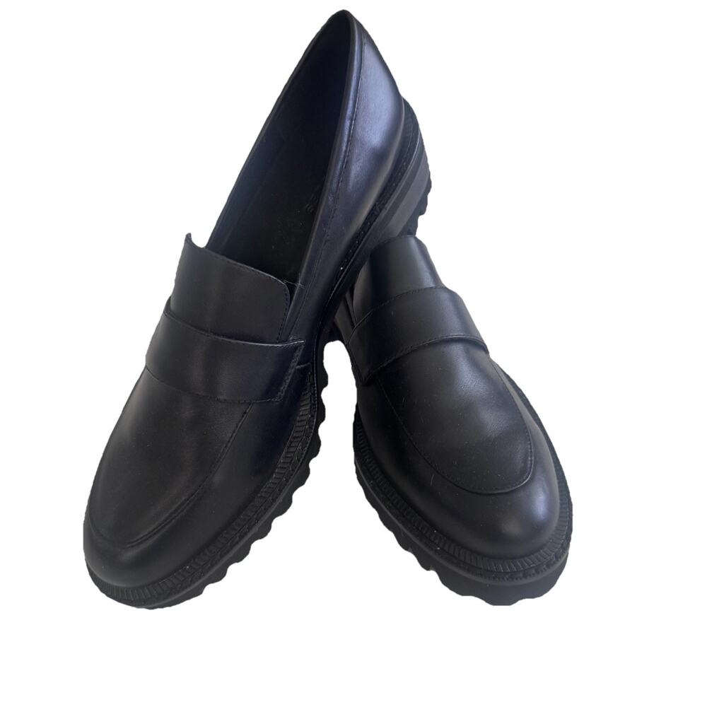 AEROSOLES Black Leather Lug-Soled Penny Loafers